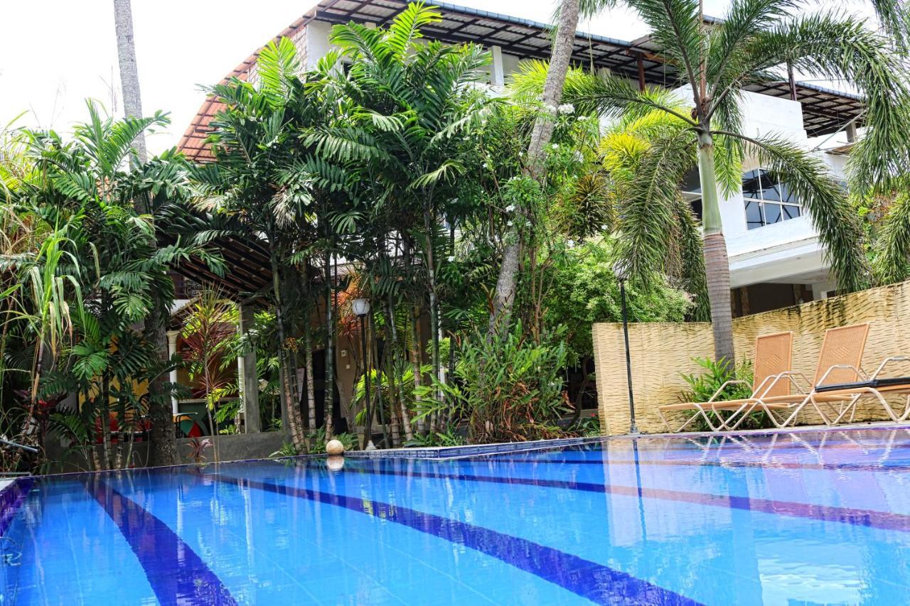 Maple Leaf Hotel Negombo Exterior photo