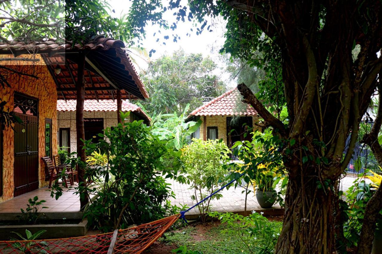 Maple Leaf Hotel Negombo Exterior photo