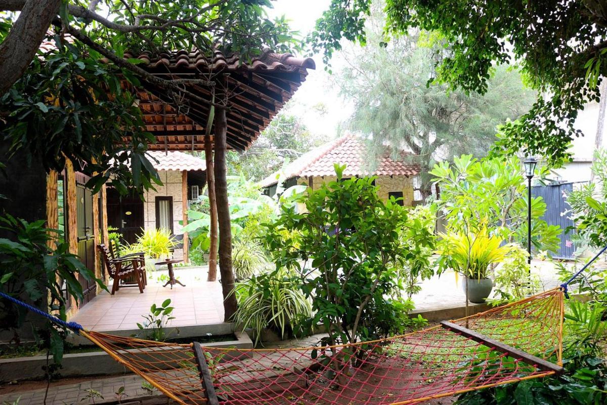 Maple Leaf Hotel Negombo Exterior photo